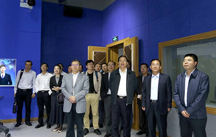 参观传媒学院新闻联播.JPG